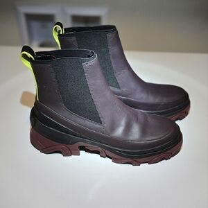 Sorel Chelsea Boots, size 9, purple